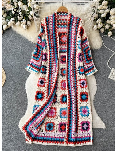 Cardigan crochet est présent 