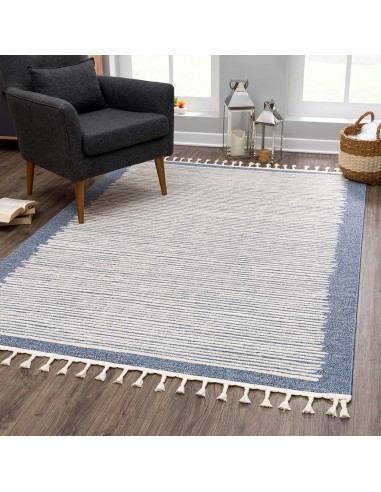 Tapis style scandinave bleu avec motif lignes blanches et franges tressées destockage